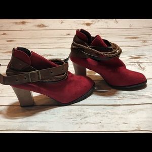 Size 8 Popmira Boots